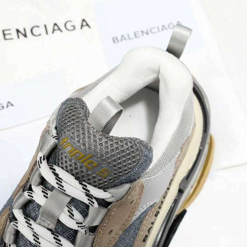 Men/Women Balenciaga Triple S Clear Sole Khaki Sneaker Item 6380340