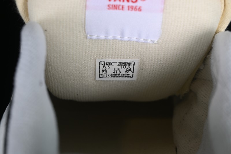 Vans Classics Knu Skool Retro Skate Shoes with Chunky Silhouette - VN0009QCBF2