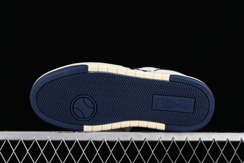 MLB Chunky Liner Basic New York Yankees Thick Sole Casual Sneakers with 6cm Height Increase - 3ASXCBO3N07NYD