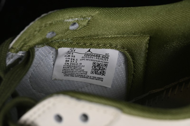 Nike Travis Scott x Fragment Design x Air Jordan 1 Low OG SP AJ1 Retro Sneakers in Off-White & Fresh Green - DM6688-606