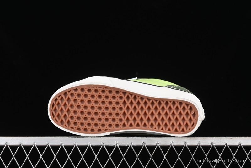 Vans Chukka Push Low-Top Skate Shoes with Slip-Resistant Sole in Apple Green - VN0008ZE08P