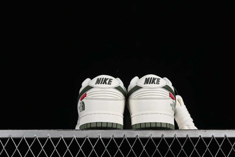 Nike SB Dunk Low Supreme x The North Face Casual Skateboarding Shoes - BM0234-505