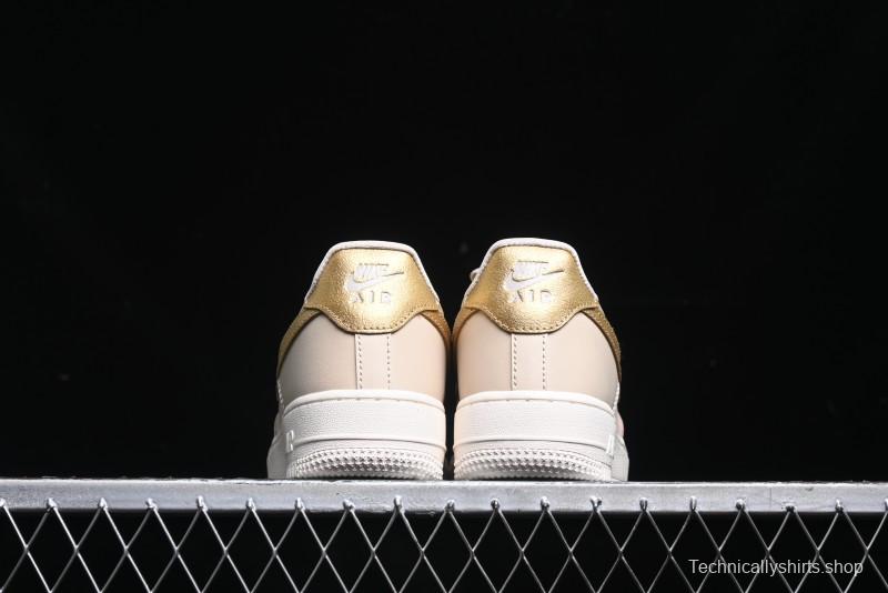 Nike Air Force 1 '07 Low Top Sneakers with Full-Grain Leather and Air Cushion - DQ7569-102
