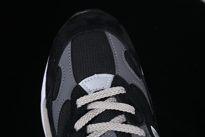 New Balance Made In USA 992 Classic Retro Running Sneakers with Superior Comfort - M992BK