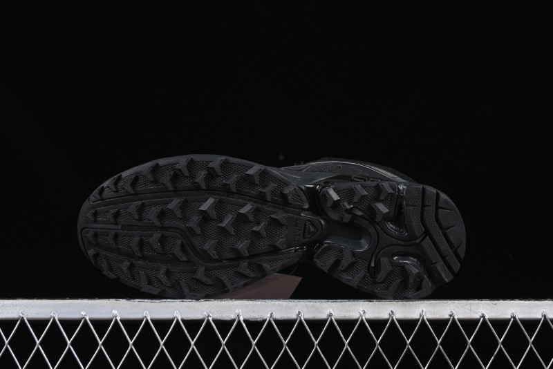 Salomon XT-Wings 2 All-Black Trail Running Sneakers - Sleek Performance and Style