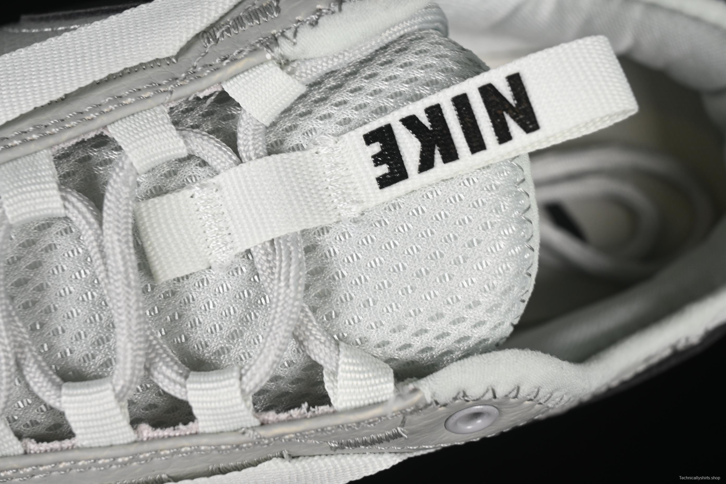 Nike TC 7900 Retro Chunky Sneakers with Reflective Swoosh and Cushioned Sole - DD9682-004