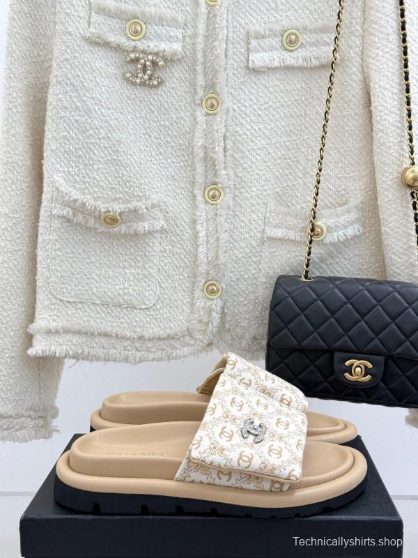 2025 Slippers Chanel Beige White Canvas Slippers