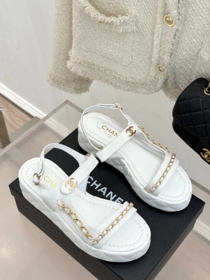 2025 Women Chanel White Leather Sandals Chain Decoration KFY00270