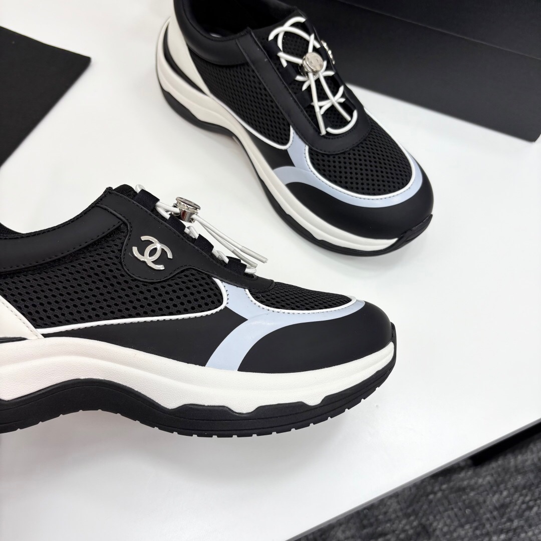 2025 Unisex Chanel Black White Silk Cowhide Sneakers Classic Embroidery