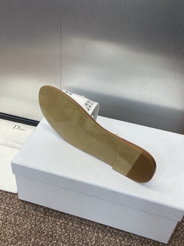 2025 Women Dior White Leather Slippers KFY00300