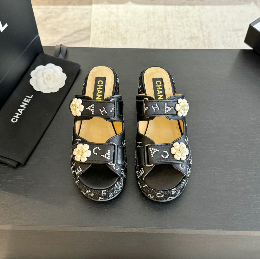 2025 Women Chanel Black PEARL Leather Slippers LY00330