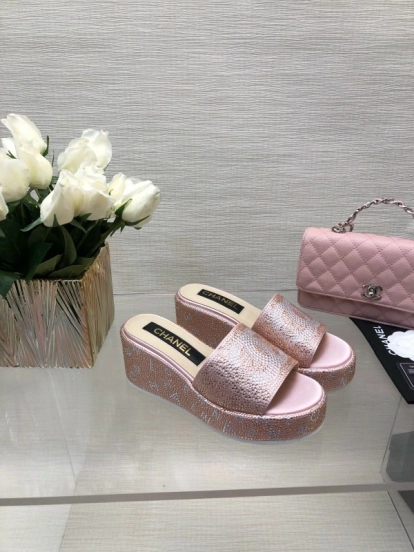 2025 Women Chanel Pink Leather Slippers LY00320
