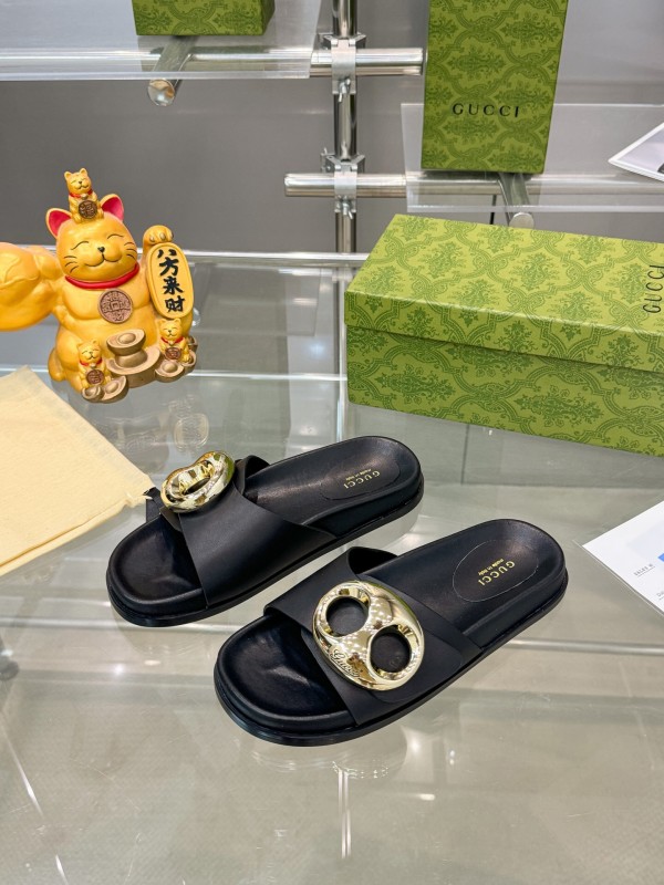 2025 Gucci Black Leather Slippers KFY00210
