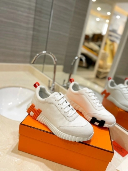2024 Unisex Hermès White Orange Black Imported Glossy Lambskin Rain Velvet Casual Sneakers MJ00320