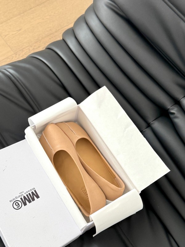 2025 Women MM6 Beige Leather Ballet Flat KFY00280