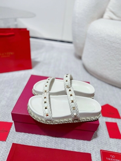2025 Women Valentino White Leather Sandals Studded LY00250