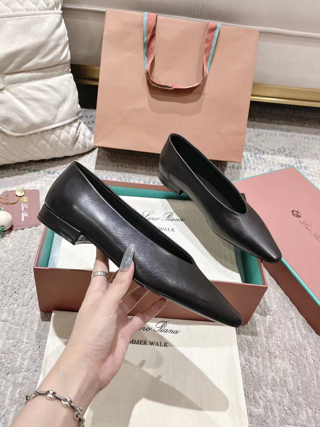 2025 Women LP Black Leather Ballet Flats
