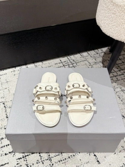 2025 Slippers Balenciaga White Leather Metal Studs KFY00289