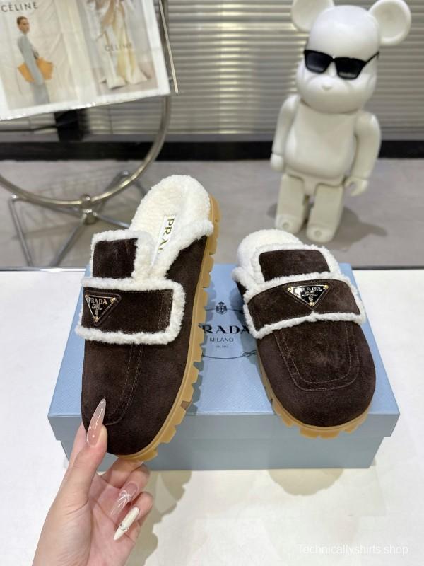 Prada Fall/Winter New Mule Slippers Triangle Buckle Bread Toe Half Slippers - KFY00270