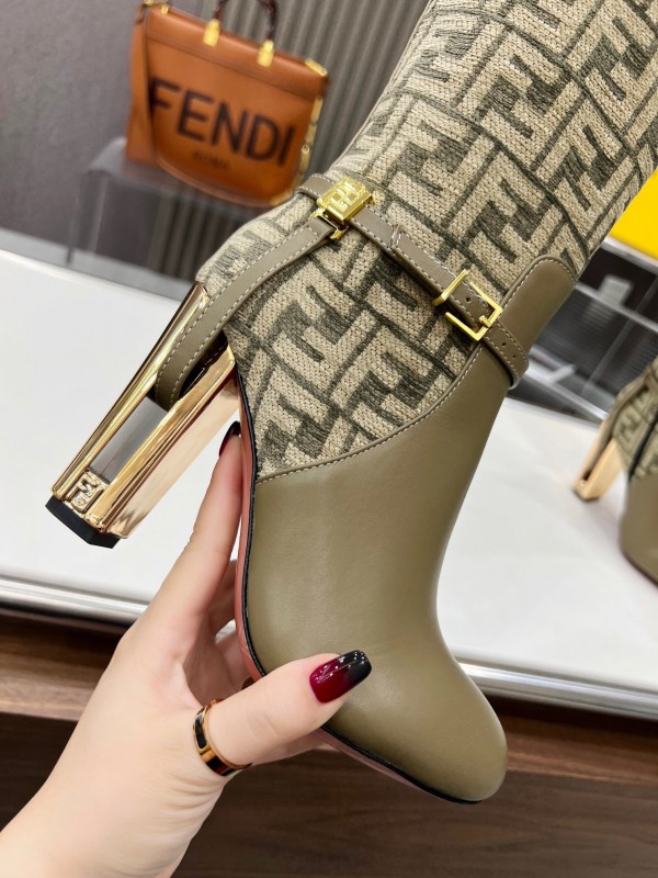 FENDI Delfina Round Toe Boots with FF Buckle - LY00