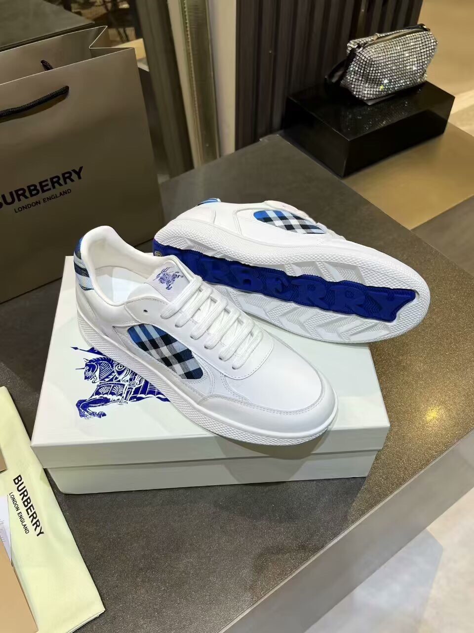 Burberry 2025/SS Italian-Made Sneakers with Equestrian Knight Design Label - KFY00300