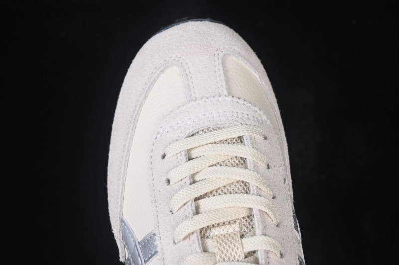 Onitsuka Tiger EDR 78 Retro Running Shoes with Comfort Cushioning and Non-Slip Rubber Outsole - 1183B411-104