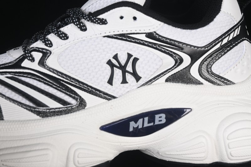 New York MLB Winner Chunky DT Running Shoes with Elevated Sole - 3ASHWC36N50WHS