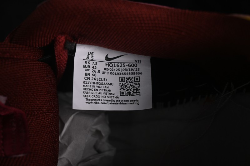 Nike SB Dunk Low Skateboarding Shoes with Cushioned Collar - HQ1625-600