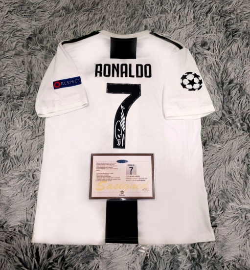 Ronaldo Juventus 18/19 Signed
