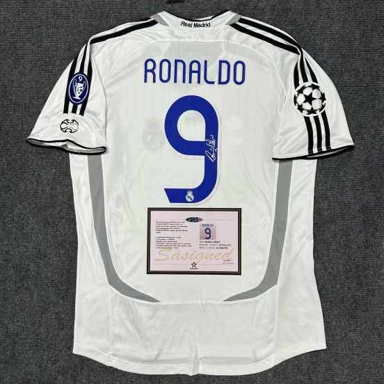 RONALDO R9 REAL MADRID RETRO SIGNATURE + COA